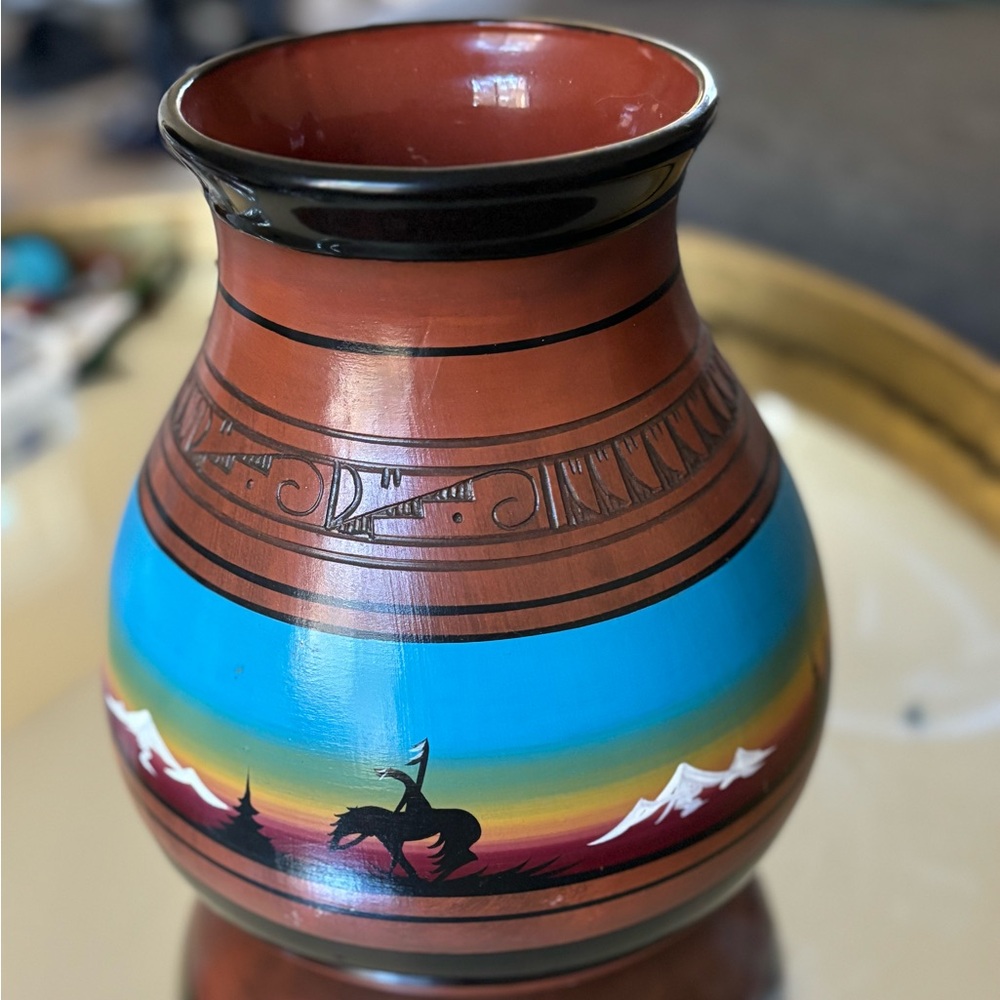 Dineh Native Navajo Pottery Vase signed Marie dine